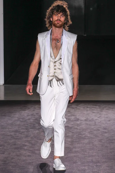 Look 18